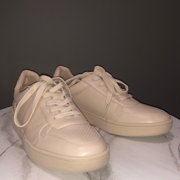 NWOT! Steve Madden ‘Doyen’ Sneakers - Picture 3 of 9